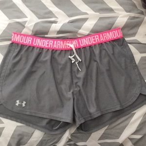 💕UNDER ARMOUR HEAT GEAR SHORTS SZ LRG💕